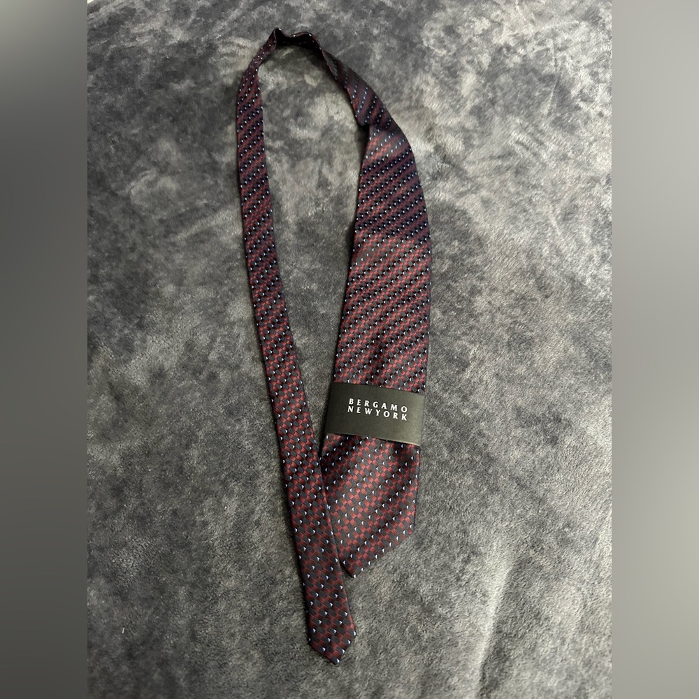 NWT Elegant Burgundy Necktie (BERGAMO NEW YORK)